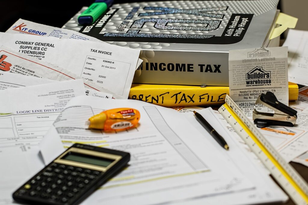 Salaried Class Under Siege: How High Taxes Are Crushing the Middle Class 4 income tax 491626 1280