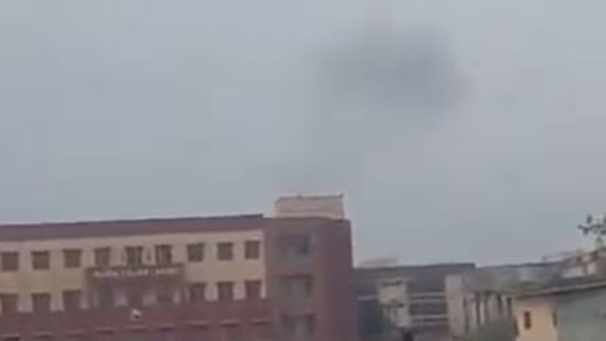Blasts and Gunfire Shake Lahore; Karachi Rattled by Loud Explosion