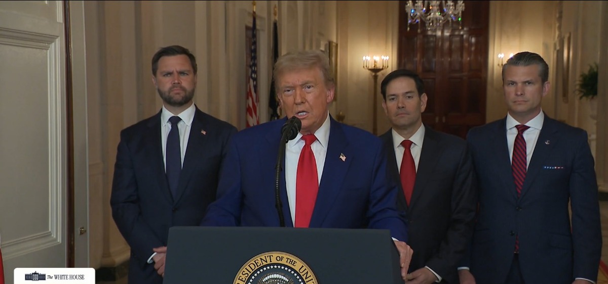 Missile trails over Israel, symbolizing Iran’s retaliation in the 2025 US-Iran crisis, driving oil prices to $92 and crashing global stock markets.